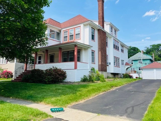 2 bed, 1 bath apartment for rent at 414 Lovell Unit 2, West Side