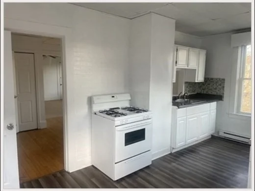 3 bed, 2 bath apartment for rent at 414 Middleboro Ave Unit 2, Taunton — photo 2 of 9