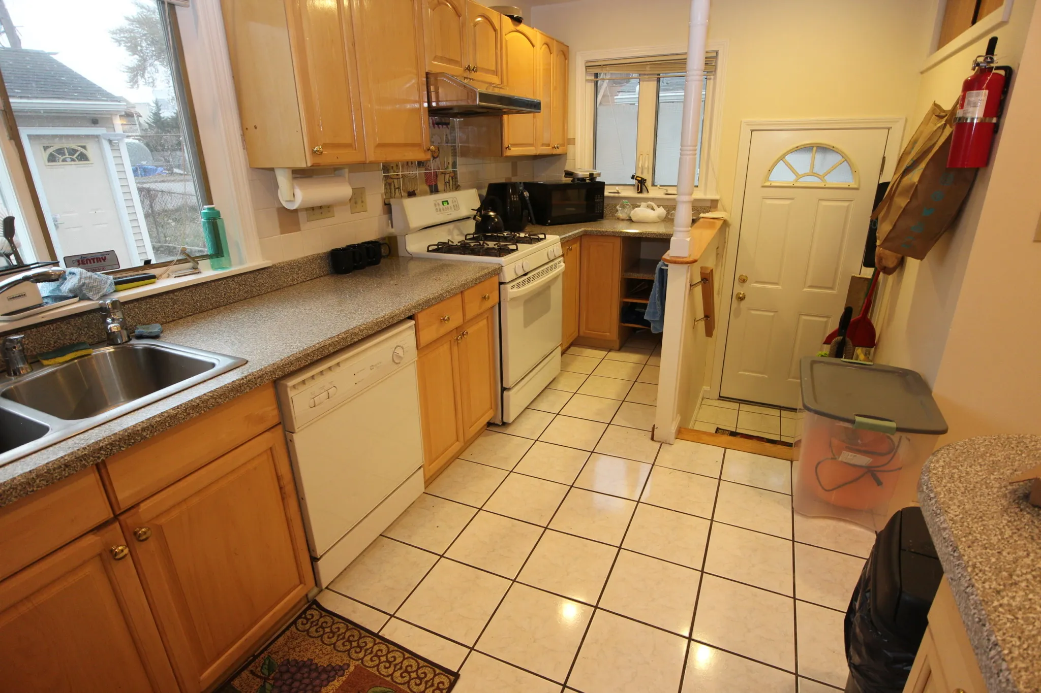 5 bed, 3 bath apartment for rent at 414 Western Ave Unit 0, Allston — photo 2 of 22