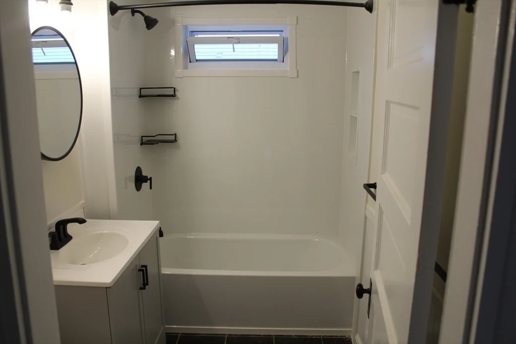 2 bed, 1 bath apartment for rent at 415 Commercial Unit 1, East Braintree — photo 4 of 11