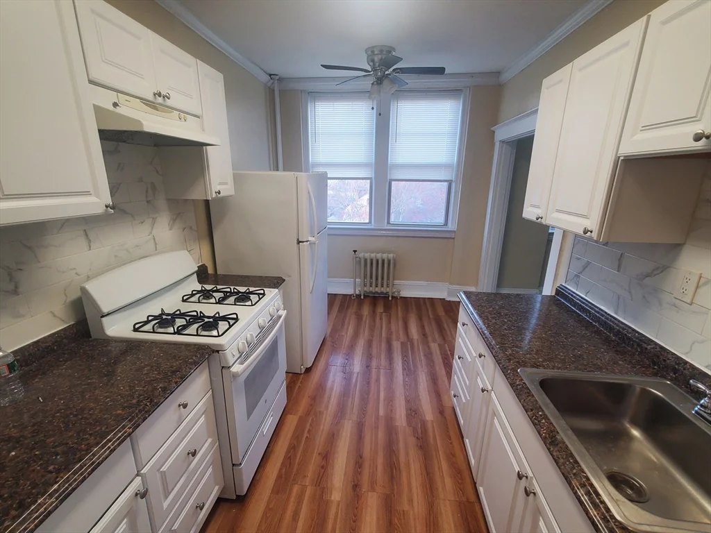 2 bed, 1 bath apartment for rent at 415 County St Unit 412, New Bedford — photo 2 of 16