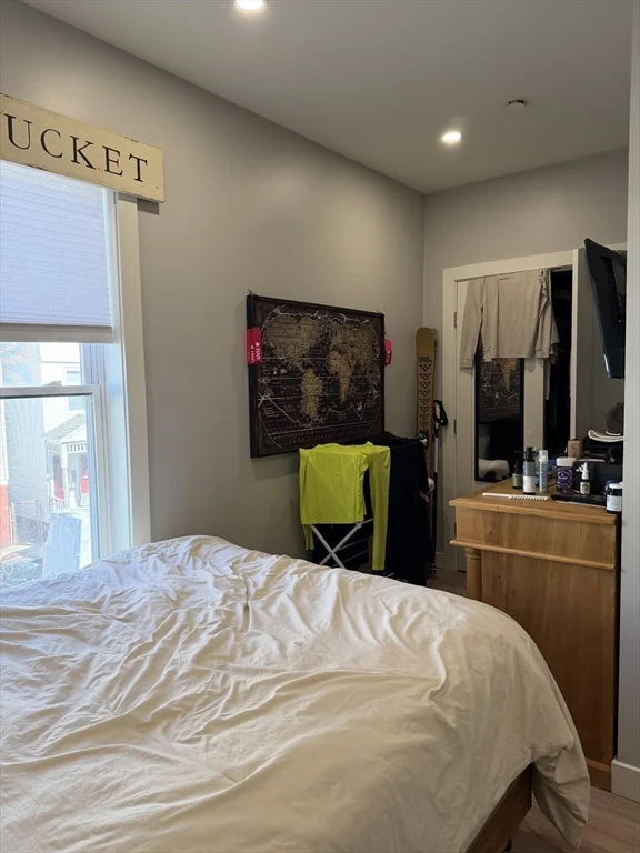 5 bed, 2 bath apartment for rent at 415 East 7th Unit 2, South Boston — photo 9 of 35