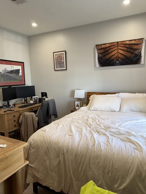 5 bed, 2 bath apartment for rent at 415 East 7th Unit 2, South Boston — photo 8 of 35
