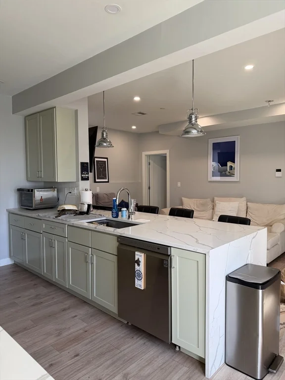 5 bed, 2 bath apartment for rent at 415 East 7th Unit 2, South Boston — photo 4 of 35