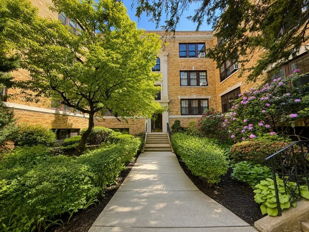 2 bed, 1 bath apartment for rent at 415 Washington St Unit 5, Coolidge Corner — photo 1 of 42