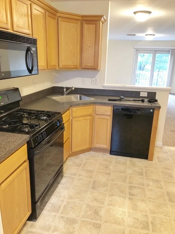 2 bed, 1 bath apartment for rent at 415 Willard St Unit 3, Quincy — photo 3 of 21