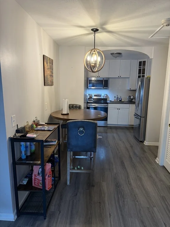 2 bed, 1 bath apartment for rent at 416 Belgrade Ave Unit 6, West Roxbury — photo 5 of 20
