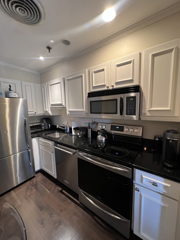 Studio bed, 1 bath apartment for rent at 416 Commonwealth Ave Unit 112, Back Bay — photo 9 of 19