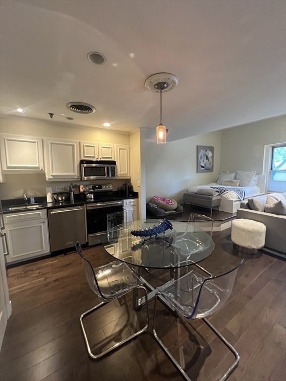 Studio bed, 1 bath apartment for rent at 416 Commonwealth Ave Unit 112, Back Bay — photo 8 of 19