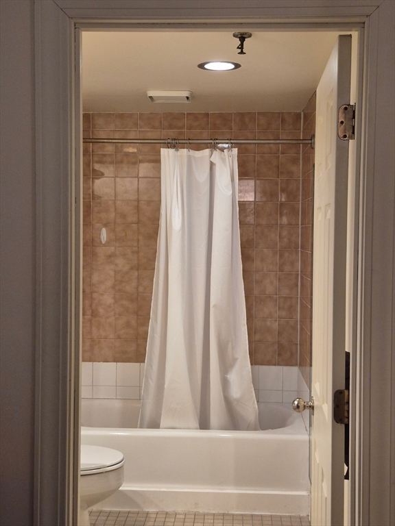 Studio bed, 1 bath apartment for rent at 416 Commonwealth Ave Unit 115, Back Bay — photo 13 of 17