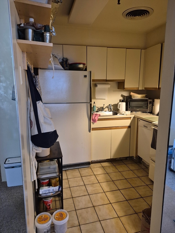 Studio bed, 1 bath apartment for rent at 416 Commonwealth Ave Unit 115, Back Bay — photo 11 of 17