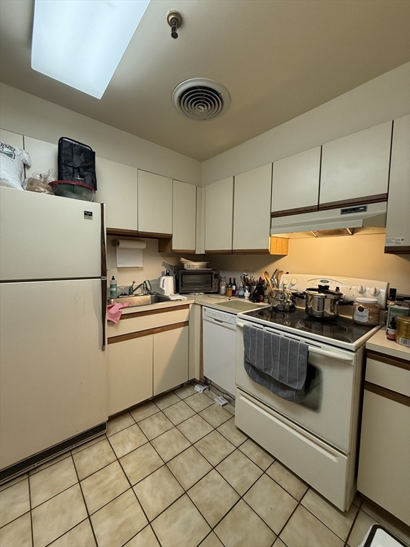 Studio bed, 1 bath apartment for rent at 416 Commonwealth Ave Unit 115, Back Bay — photo 10 of 17