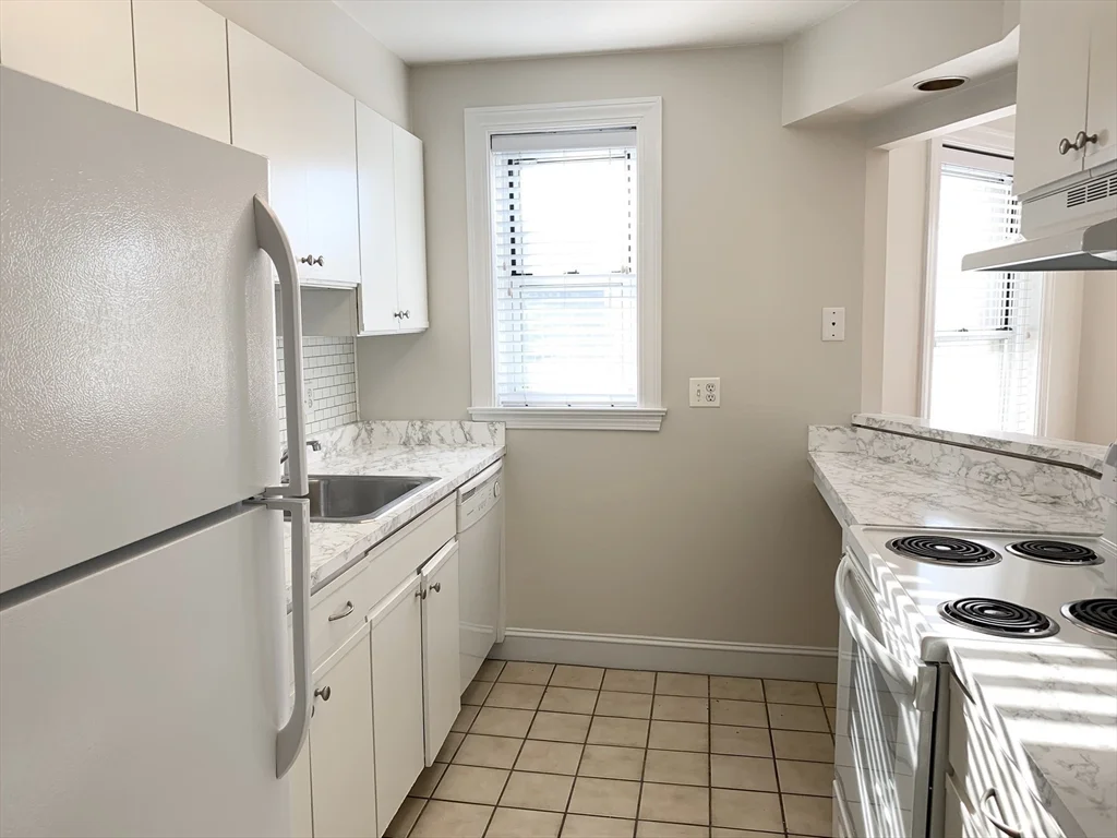 1 bed, 1 bath apartment for rent at 416 Commonwealth Ave Unit 414, Back Bay — photo 5 of 11
