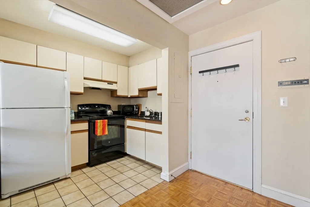 1 bed, 1 bath apartment for rent at 416 Commonwealth Ave Unit 710, Back Bay — photo 9 of 26