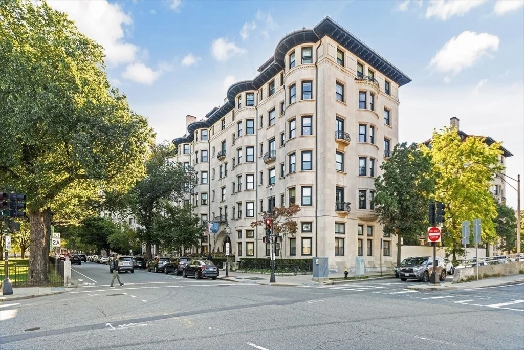1 bed, 1 bath apartment for rent at 416 Commonwealth Unit 411, Back Bay — photo 8 of 9