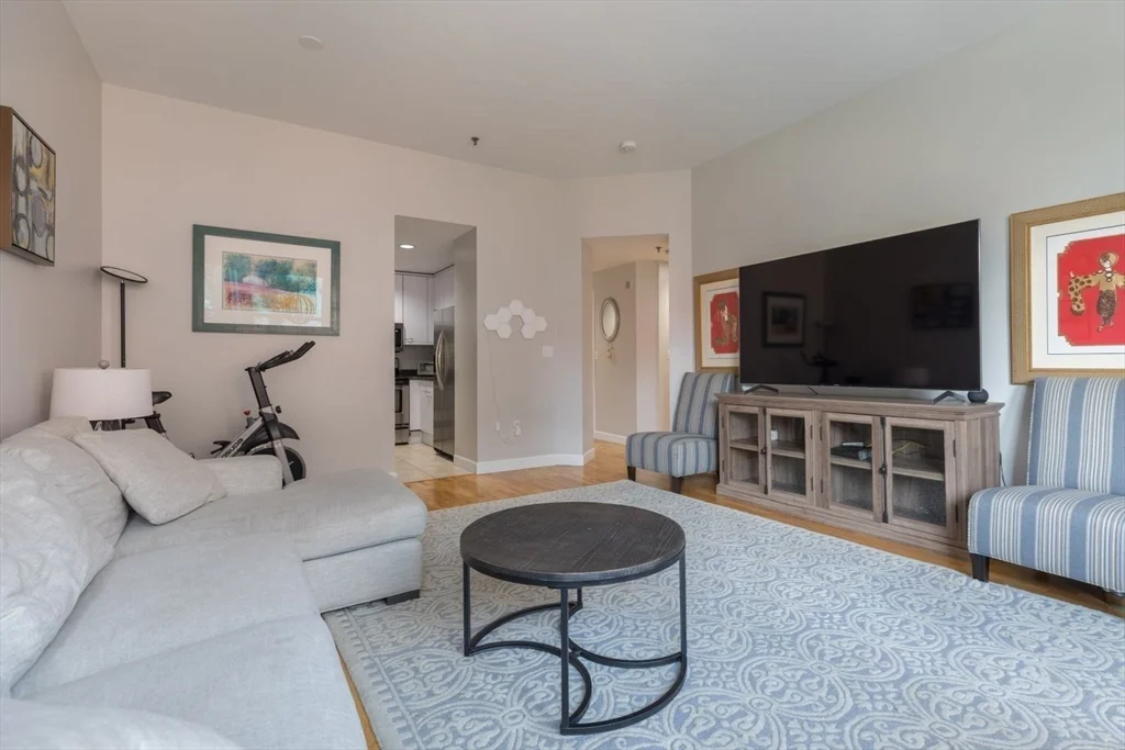 1 bed, 1 bath apartment for rent at 416 Marlborough St Unit 303, Back Bay — photo 2 of 12