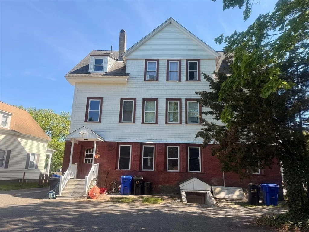 3 bed, 1 bath apartment for rent at 416 Middleboro Ave Unit 1, Taunton — photo 14 of 16
