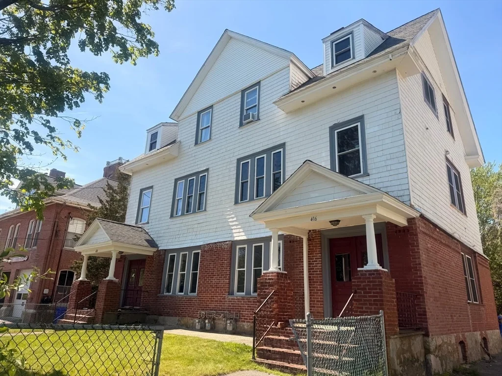 3 bed, 1 bath apartment for rent at 416 Middleboro Ave Unit 1, Taunton — photo 1 of 16