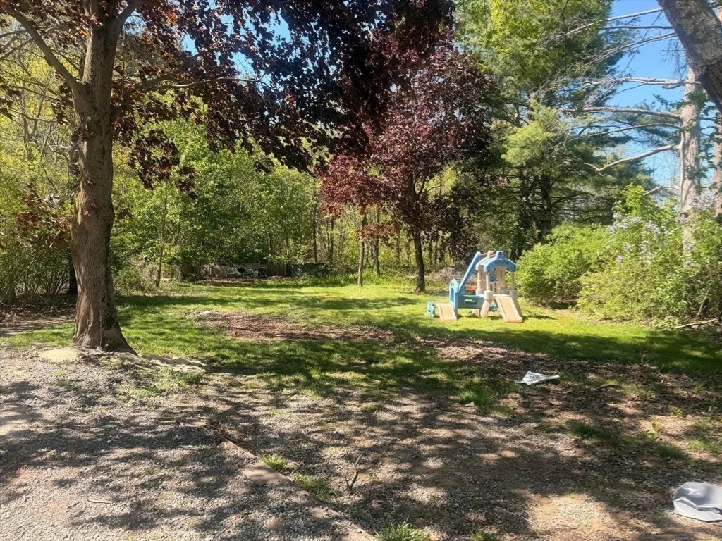 3 bed, 1 bath apartment for rent at 416 Middleboro Ave Unit 1, Taunton — photo 15 of 16