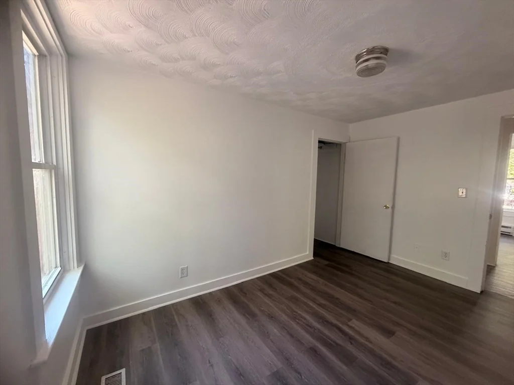 3 bed, 1 bath apartment for rent at 416 Middleboro Ave Unit 1, Taunton — photo 6 of 16