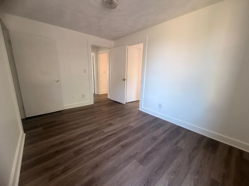 3 bed, 1 bath apartment for rent at 416 Middleboro Ave Unit 1, Taunton — photo 5 of 16