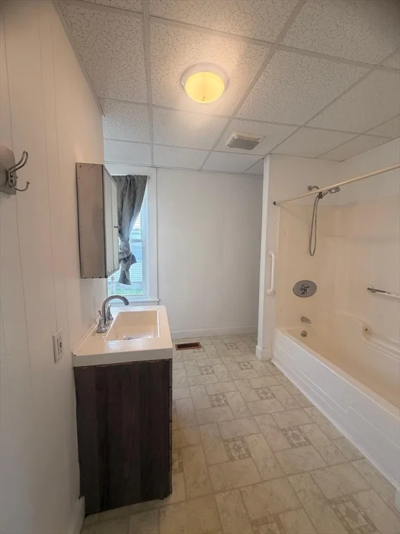 3 bed, 1 bath apartment for rent at 416 Middleboro Ave Unit 1, Taunton — photo 11 of 16