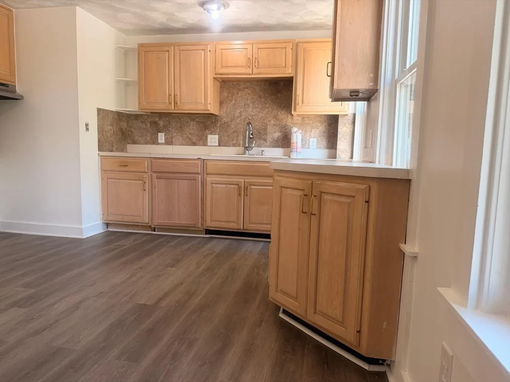 3 bed, 1 bath apartment for rent at 416 Middleboro Ave Unit 1, Taunton — photo 3 of 16