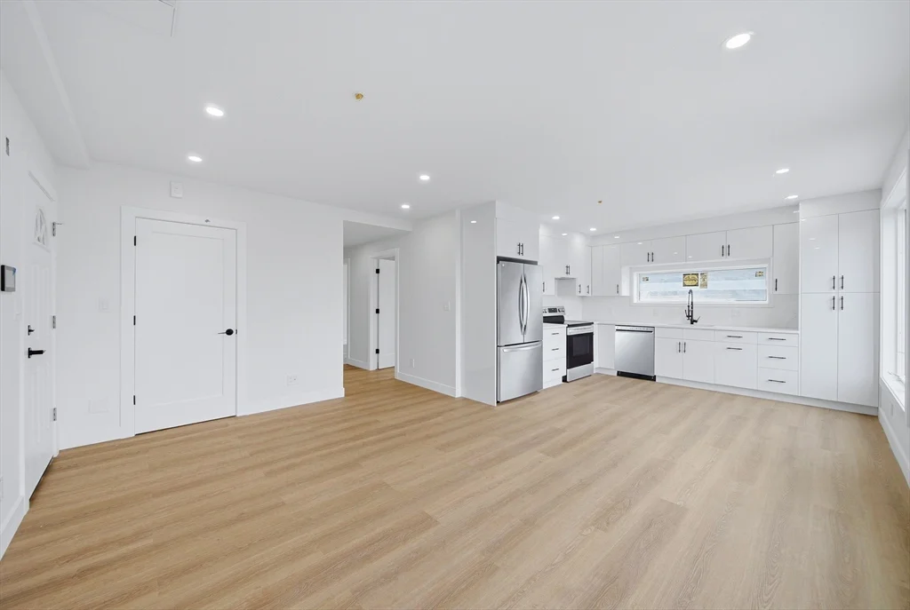 3 bed, 2 bath apartment for rent at 4164 Washington St Unit 2, Roslindale — photo 12 of 36
