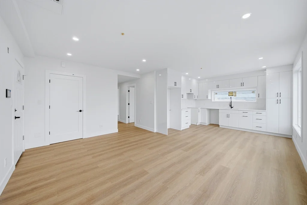 3 bed, 2 bath apartment for rent at 4164 Washington St Unit 2, Roslindale — photo 17 of 36
