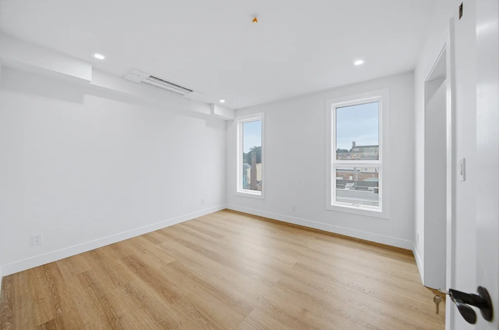3 bed, 2 bath apartment for rent at 4164 Washington St Unit 2, Roslindale — photo 20 of 36