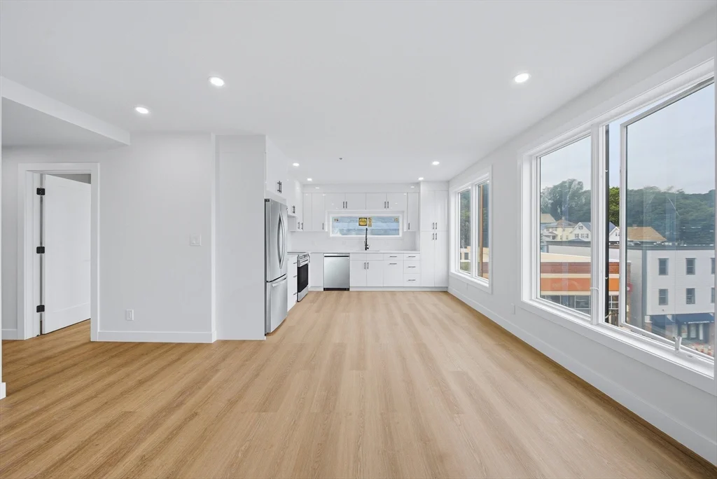 3 bed, 2 bath apartment for rent at 4164 Washington St Unit 2, Roslindale — photo 6 of 36