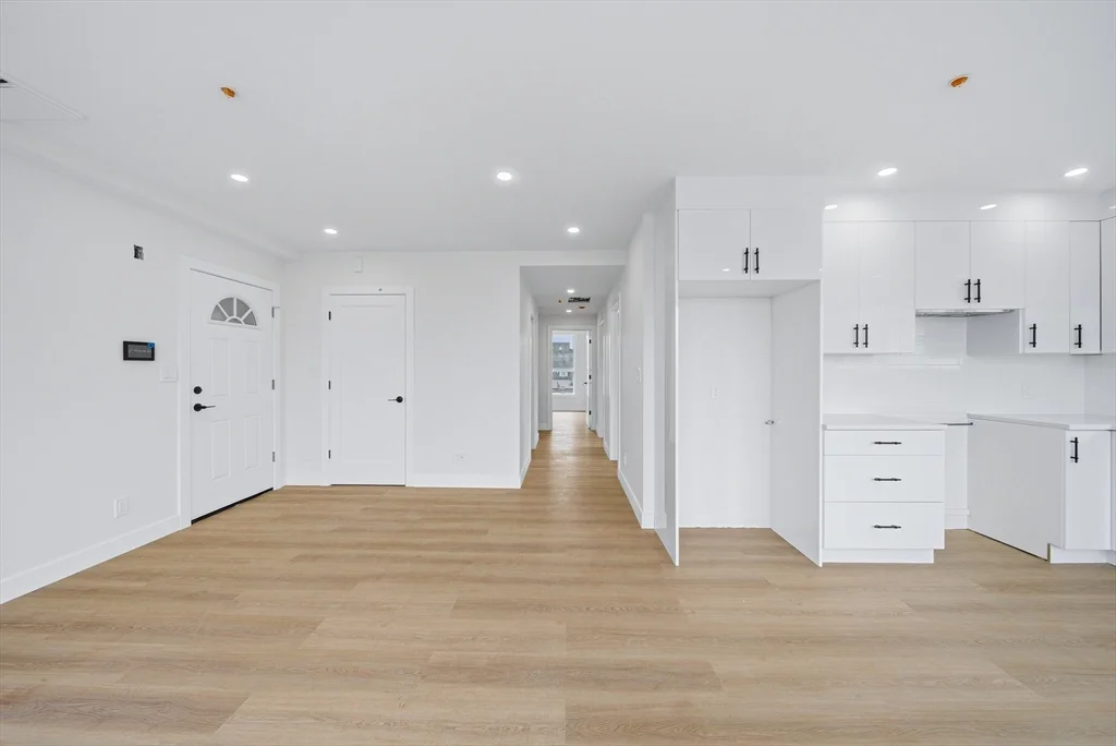 3 bed, 2 bath apartment for rent at 4164 Washington St Unit 2, Roslindale — photo 18 of 36
