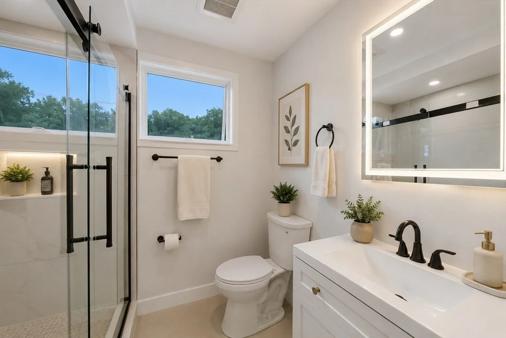 3 bed, 2 bath apartment for rent at 4164 Washington St Unit 2, Roslindale — photo 30 of 36
