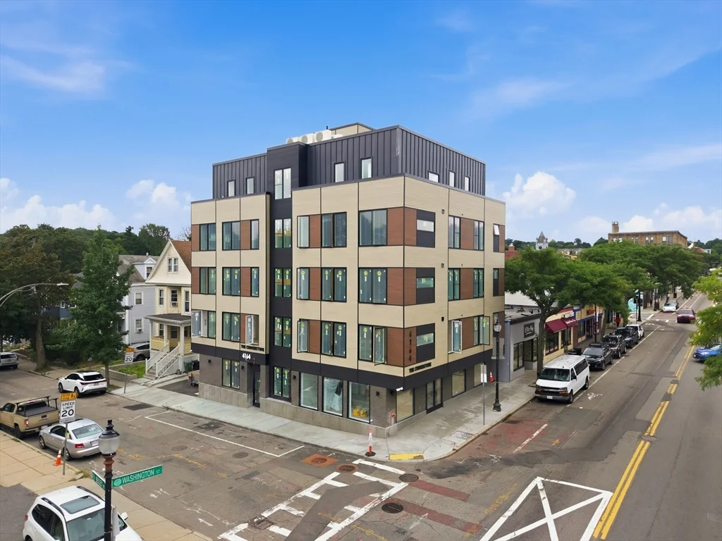 3 bed, 2 bath apartment for rent at 4164 Washington St Unit 2, Roslindale — photo 2 of 36
