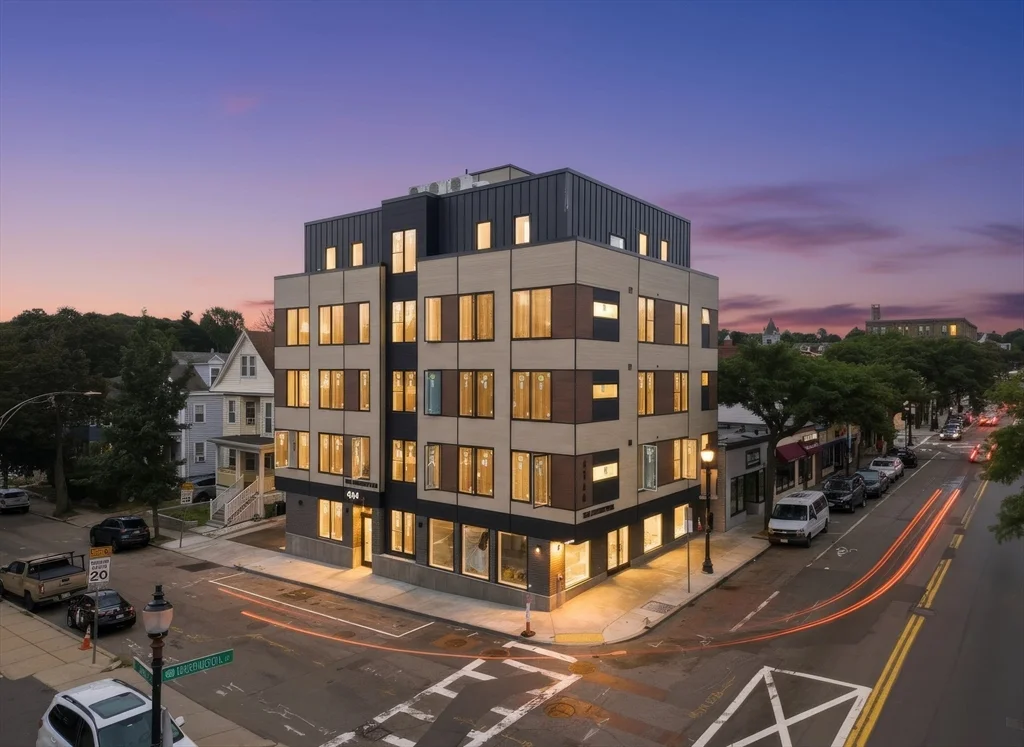 3 bed, 2 bath apartment for rent at 4164 Washington St Unit 2, Roslindale — photo 3 of 36