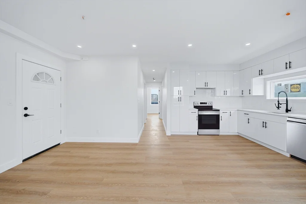 2 bed, 1 bath apartment for rent at 4164 Washington St Unit 9, Roslindale — photo 11 of 36