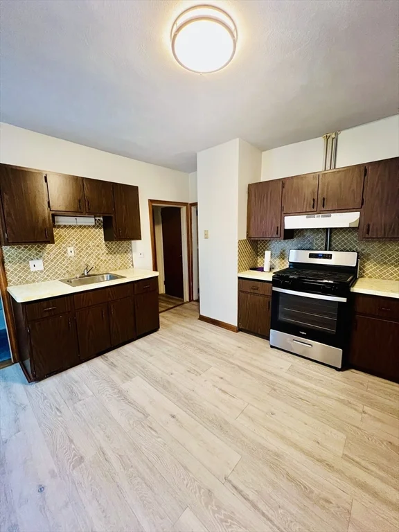 1 bed, 1 bath apartment for rent at 417-419 Ferry St Unit 1, Everett — photo 1 of 8