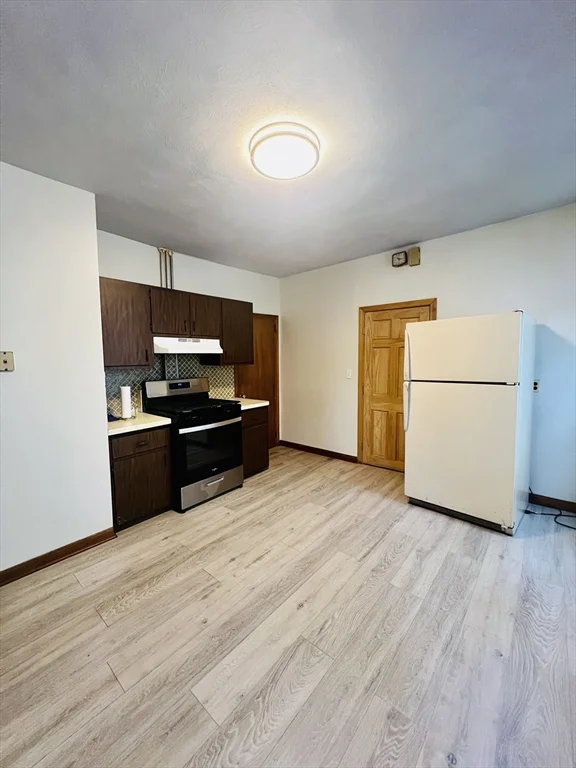1 bed, 1 bath apartment for rent at 417-419 Ferry St Unit 1, Everett — photo 2 of 8