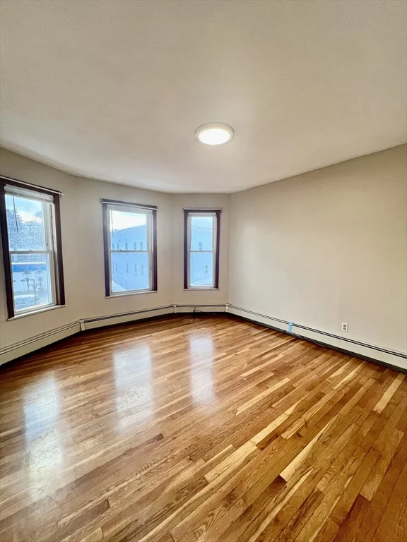 4 bed, 1 bath apartment for rent at 417-419 Ferry St Unit 2, Everett — photo 3 of 23