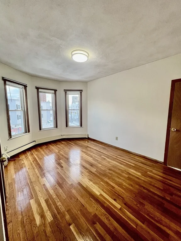 4 bed, 1 bath apartment for rent at 417-419 Ferry St Unit 2, Everett — photo 5 of 23