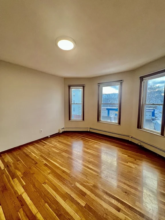 4 bed, 1 bath apartment for rent at 417-419 Ferry St Unit 2, Everett — photo 4 of 23