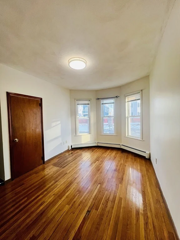 4 bed, 1 bath apartment for rent at 417-419 Ferry St Unit 2, Everett — photo 2 of 23