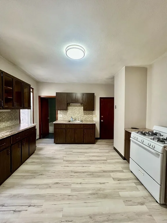 4 bed, 1 bath apartment for rent at 417-419 Ferry St Unit 2, Everett — photo 19 of 23