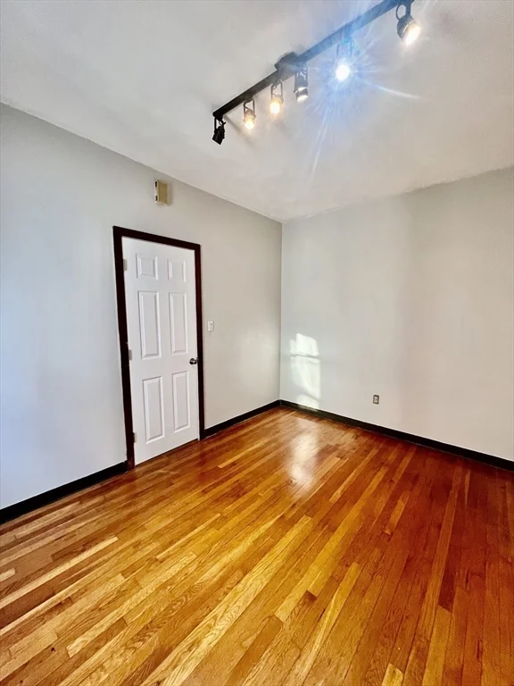 4 bed, 1 bath apartment for rent at 417-419 Ferry St Unit 2, Everett — photo 10 of 23