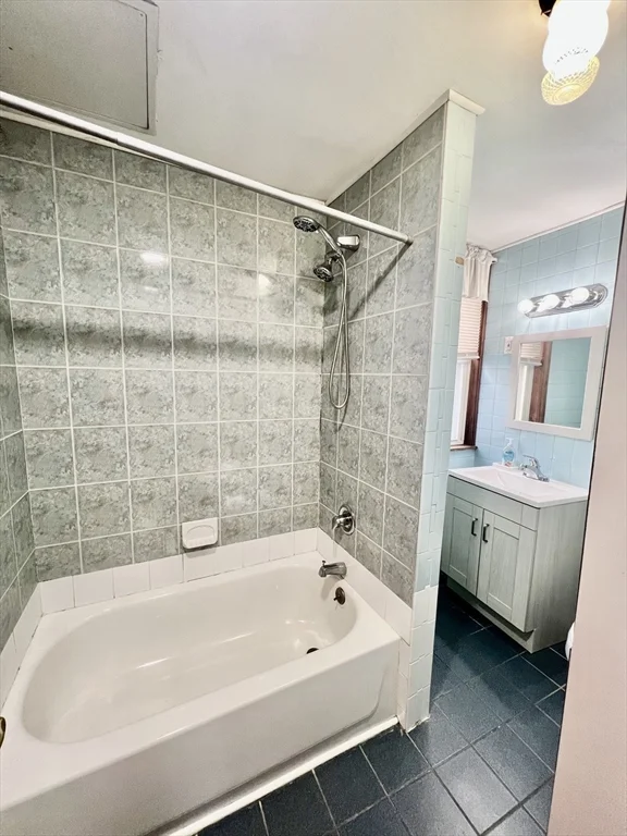 4 bed, 1 bath apartment for rent at 417-419 Ferry St Unit 2, Everett — photo 21 of 23