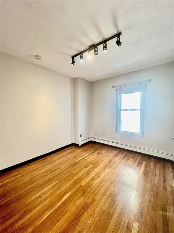 4 bed, 1 bath apartment for rent at 417-419 Ferry St Unit 2, Everett — photo 9 of 23