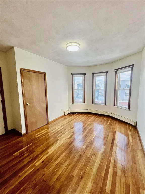 4 bed, 1 bath apartment for rent at 417-419 Ferry St Unit 2, Everett — photo 1 of 23