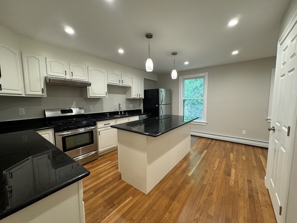 3 bed, 3 bath apartment for rent at 417 Auburn St Unit 1R, Auburndale — photo 2 of 24