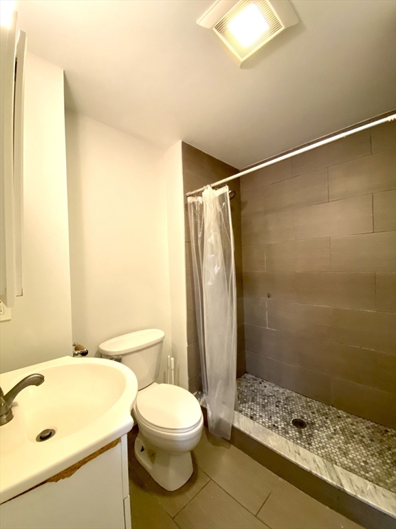 3 bed, 1 bath apartment for rent at 417 Cardinal Medeiros Ave Unit 5, Wellington-Harrington — photo 10 of 13