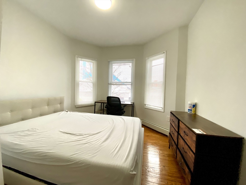 3 bed, 1 bath apartment for rent at 417 Cardinal Medeiros Ave Unit 5, Wellington-Harrington — photo 6 of 13